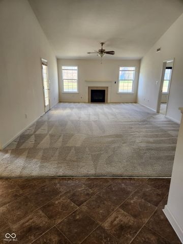 6698 W Deer Hill Drive, Mccordsville, IN 46055