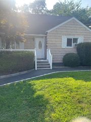 140 Nassau Avenue #2, Islip, NY 11751