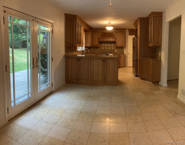 20 Springdale Road, Scarsdale, NY 10583