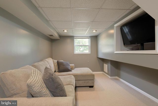 1100 WYNNBROOK RD, Secane, PA 19018