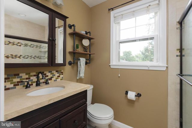 1100 WYNNBROOK RD, Secane, PA 19018