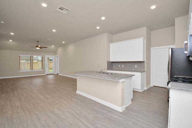 2734 San Bernard Drive, Fresno, TX 77545