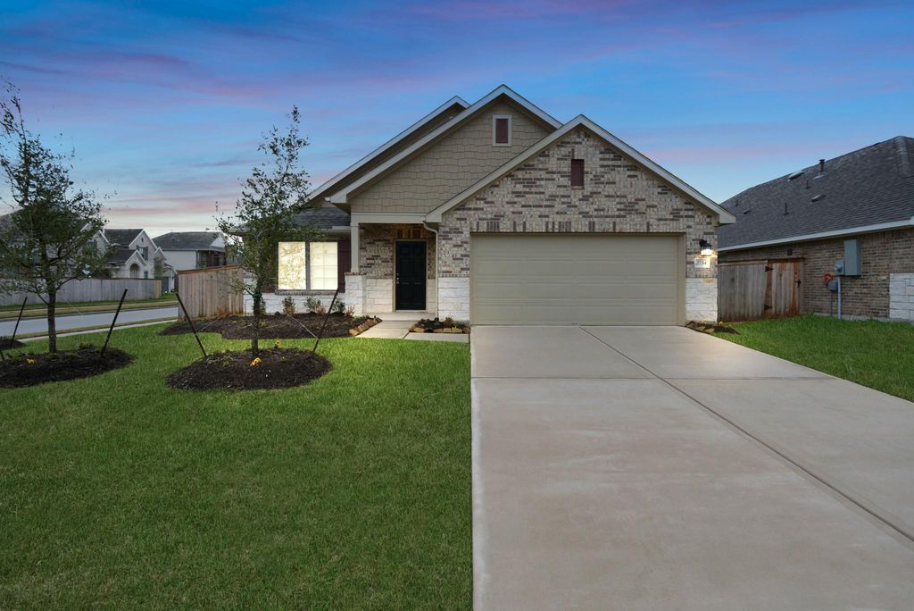 2734 San Bernard Drive, Fresno, TX 77545