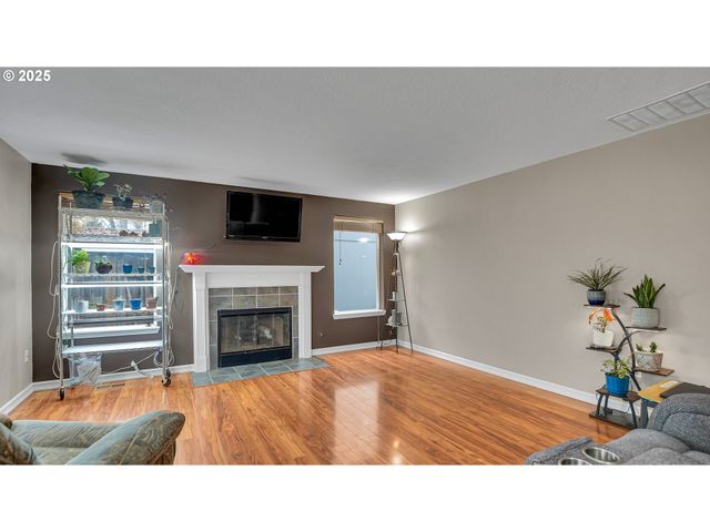 33410 Sw MEADOWBROOK Dr, Scappoose, OR 97056