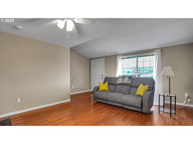 33410 Sw MEADOWBROOK Dr, Scappoose, OR 97056