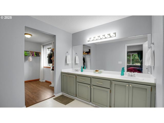 33410 Sw MEADOWBROOK Dr, Scappoose, OR 97056