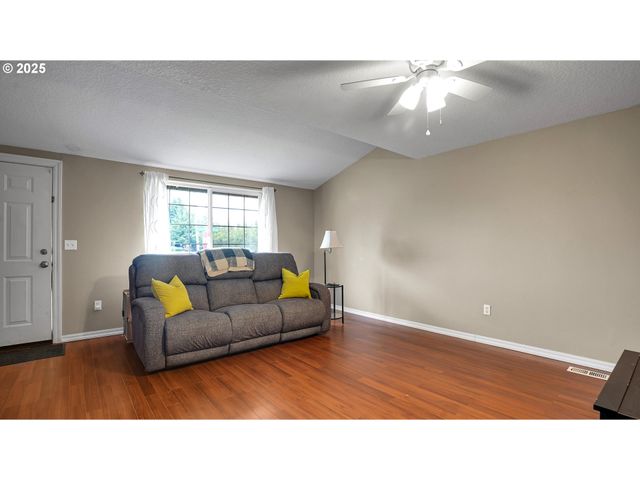 33410 Sw MEADOWBROOK Dr, Scappoose, OR 97056