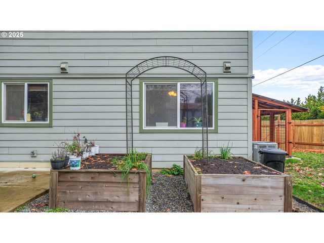 33410 Sw MEADOWBROOK Dr, Scappoose, OR 97056