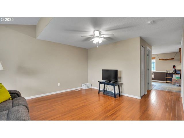 33410 Sw MEADOWBROOK Dr, Scappoose, OR 97056