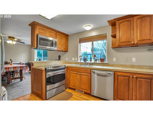 33410 Sw MEADOWBROOK Dr, Scappoose, OR 97056