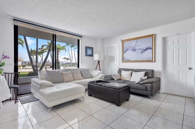 13499 Biscayne Boulevard 406, North Miami, FL 33181