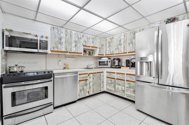 13499 Biscayne Boulevard 406, North Miami, FL 33181