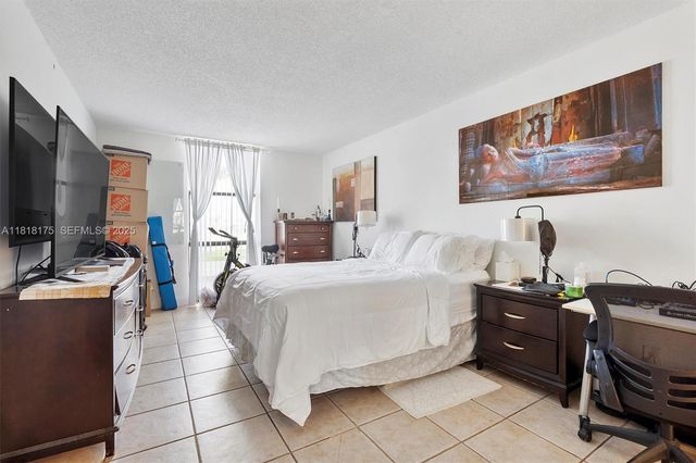 13499 Biscayne Boulevard 406, North Miami, FL 33181