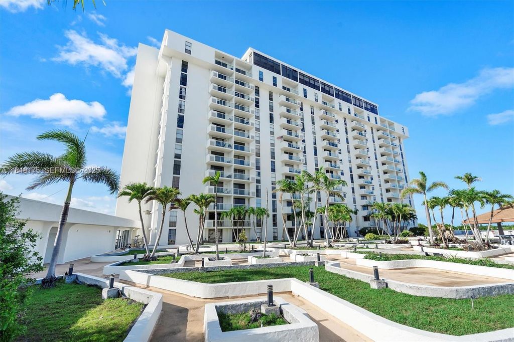 13499 Biscayne Boulevard 406, North Miami, FL 33181