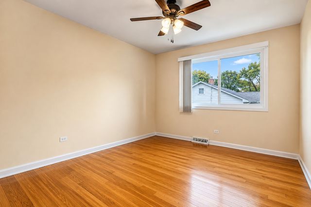 5042 157th Street, Oak Forest, IL 60452
