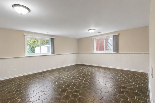 5042 157th Street, Oak Forest, IL 60452