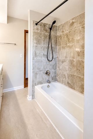 5042 157th Street, Oak Forest, IL 60452