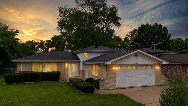 5042 157th Street, Oak Forest, IL 60452
