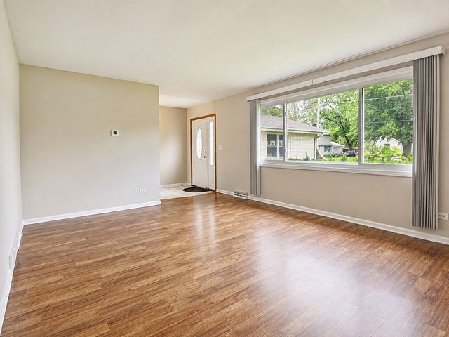 5042 157th Street, Oak Forest, IL 60452