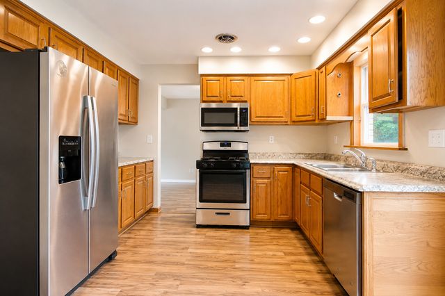5042 157th Street, Oak Forest, IL 60452