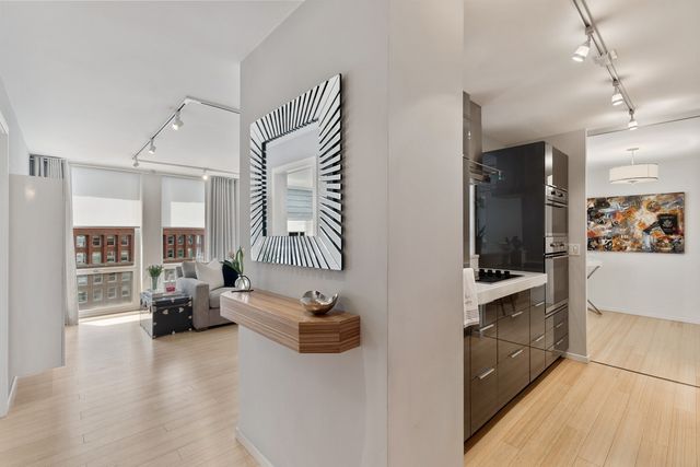 111 E Chestnut Street 17G, Chicago, IL 60611