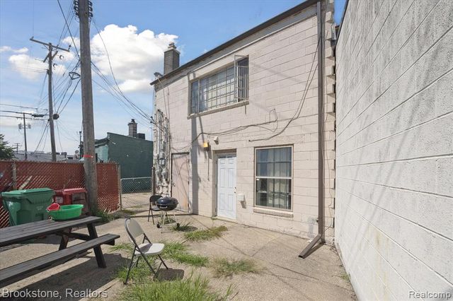 24450 Gratiot Avenue, Eastpointe, MI 48021
