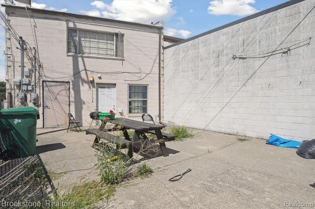 24450 Gratiot Avenue, Eastpointe, MI 48021