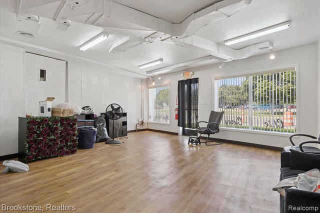24450 Gratiot Avenue, Eastpointe, MI 48021