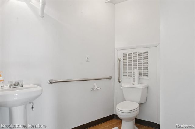 24450 Gratiot Avenue, Eastpointe, MI 48021