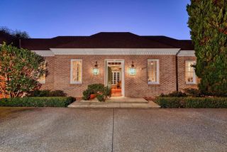 7612 Hillside Dr, La Jolla, CA 92037