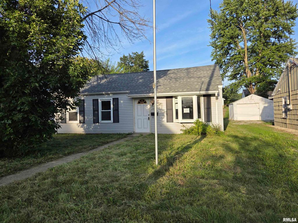 3726 N DAYTON Avenue, Peoria, IL 61614