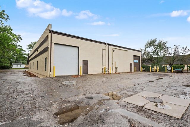 3241 S Gulley Road, Dearborn, MI 48124