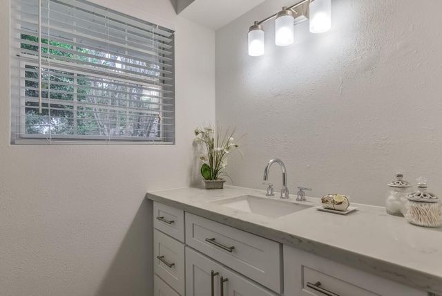 5470 Darnell Street, Houston, TX 77096