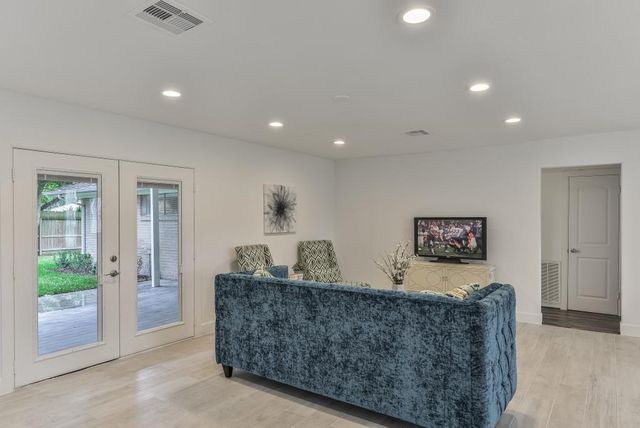 5470 Darnell Street, Houston, TX 77096