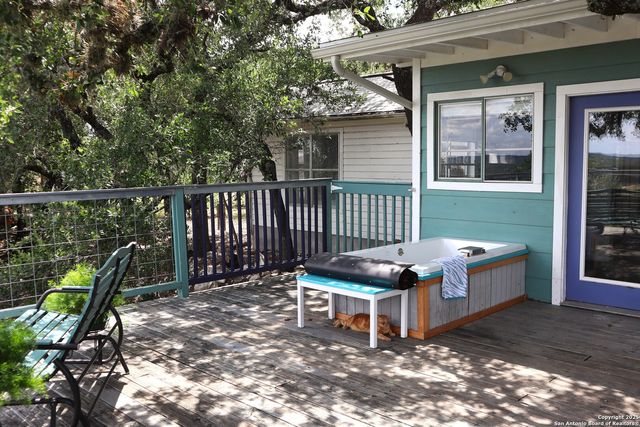 224 Paradise, Lakehills, TX 78063