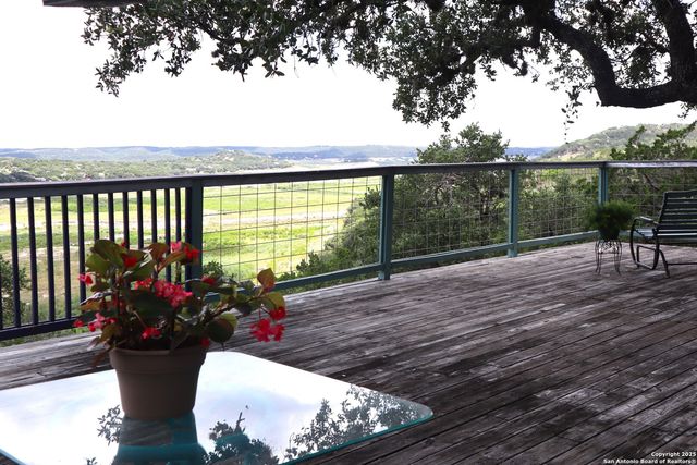 224 Paradise, Lakehills, TX 78063