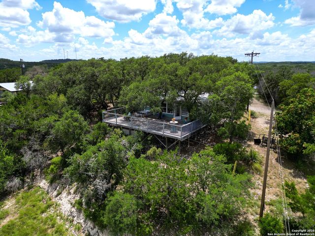 224 Paradise, Lakehills, TX 78063