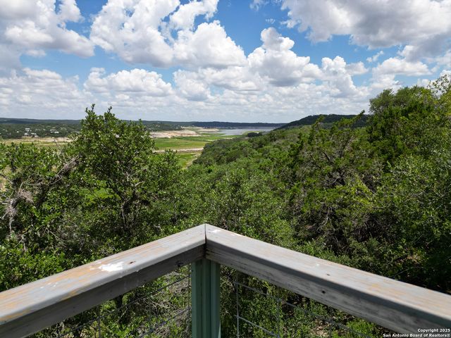 224 Paradise, Lakehills, TX 78063