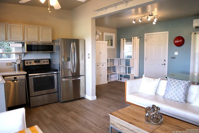 224 Paradise, Lakehills, TX 78063