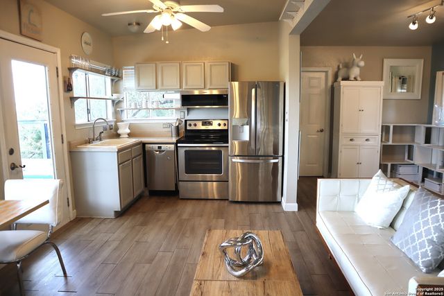 224 Paradise, Lakehills, TX 78063