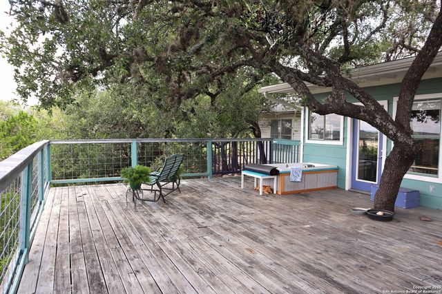 224 Paradise, Lakehills, TX 78063