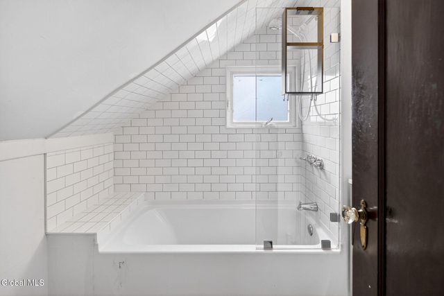 53 Fleetwood Avenue, Albany, NY 12208