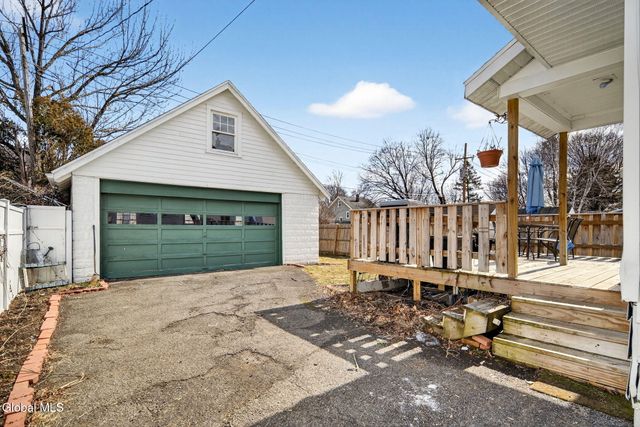 53 Fleetwood Avenue, Albany, NY 12208