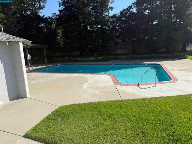 266 Heron Dr, Pittsburg, CA 94565