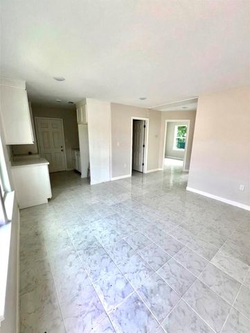 4305 Phlox Street 8A, Houston, TX 77051