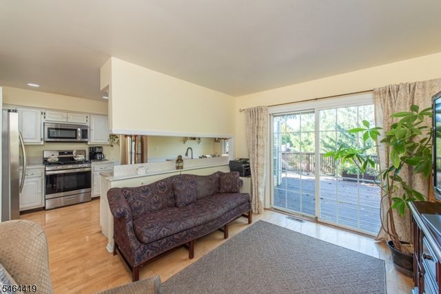 8 Birdseye Cir, Wayne Twp., NJ 07470