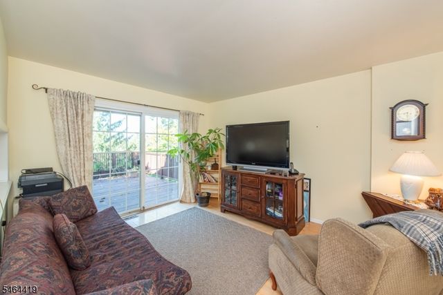 8 Birdseye Cir, Wayne Twp., NJ 07470