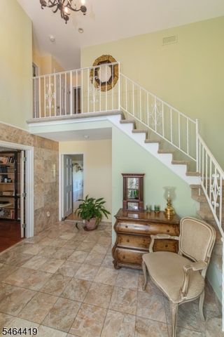 8 Birdseye Cir, Wayne Twp., NJ 07470