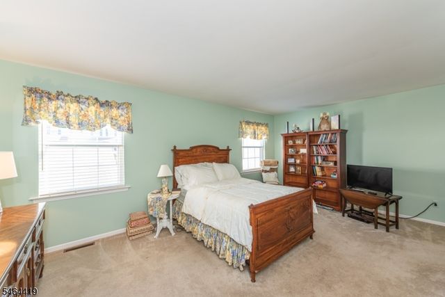 8 Birdseye Cir, Wayne Twp., NJ 07470