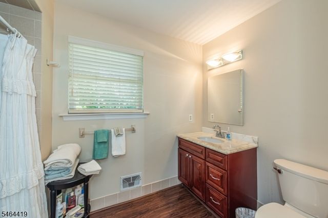 8 Birdseye Cir, Wayne Twp., NJ 07470
